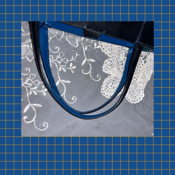 Vegan Shoulder Tote Manmade materials - Picture 7 of 10